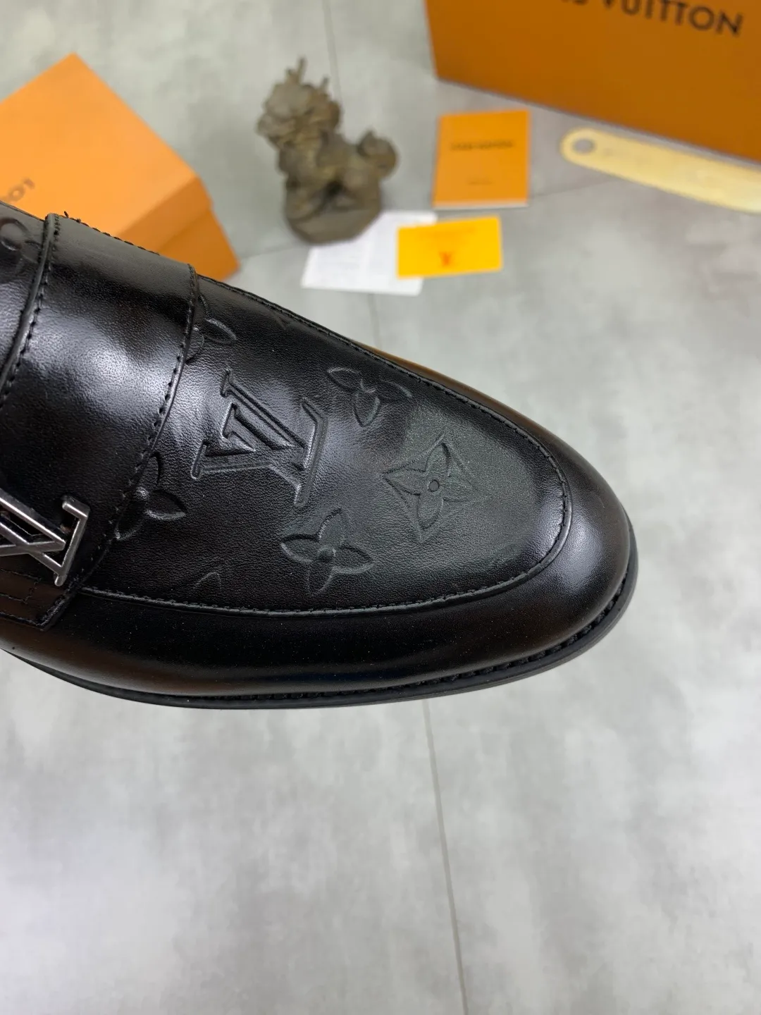 Men's Men's Shoes 💰P420 [New Style] 💰Yangli💎💎💎[Louis Vuitton] LV high-end men's formal business leather shoes, original order 1:1! Original imported calfskin, original metal buckle, imported sheepskin lining for feet, original outsole, men's shoe size: 39-45 (38.46 customized) black optional